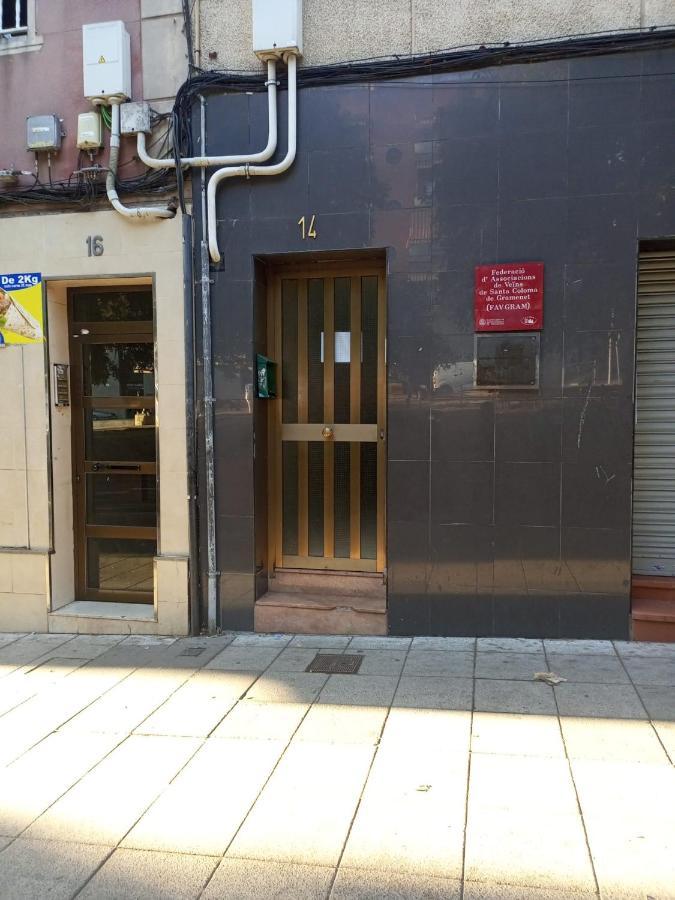 Ferienwohnung Apto Barcelona C R Santa Coloma de Gramanet Exterior foto