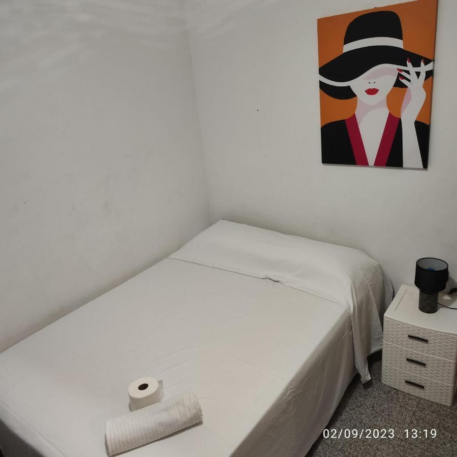 Ferienwohnung Apto Barcelona C R Santa Coloma de Gramanet Exterior foto