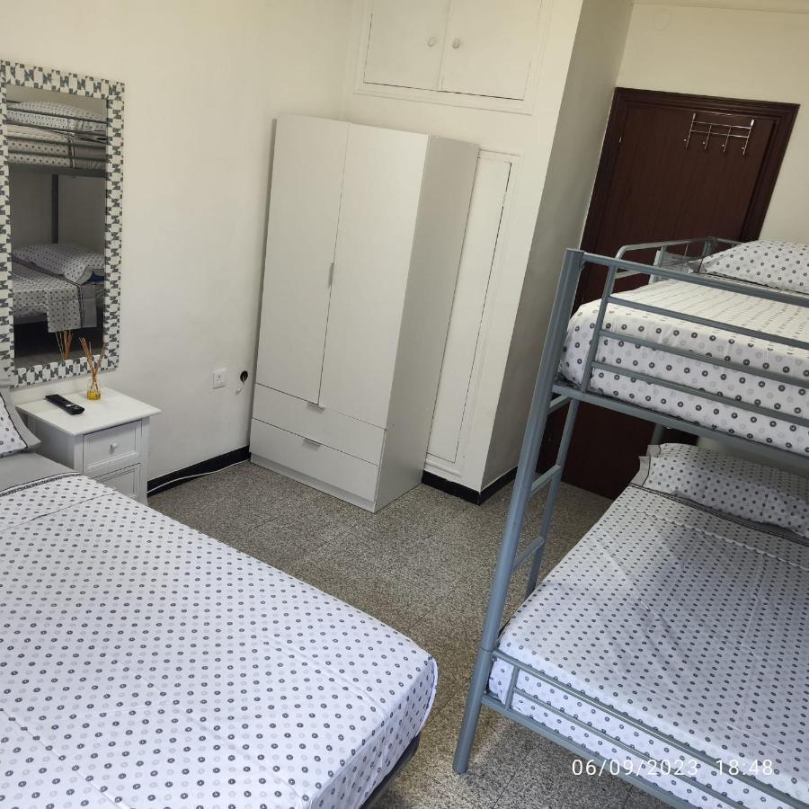 Ferienwohnung Apto Barcelona C R Santa Coloma de Gramanet Exterior foto