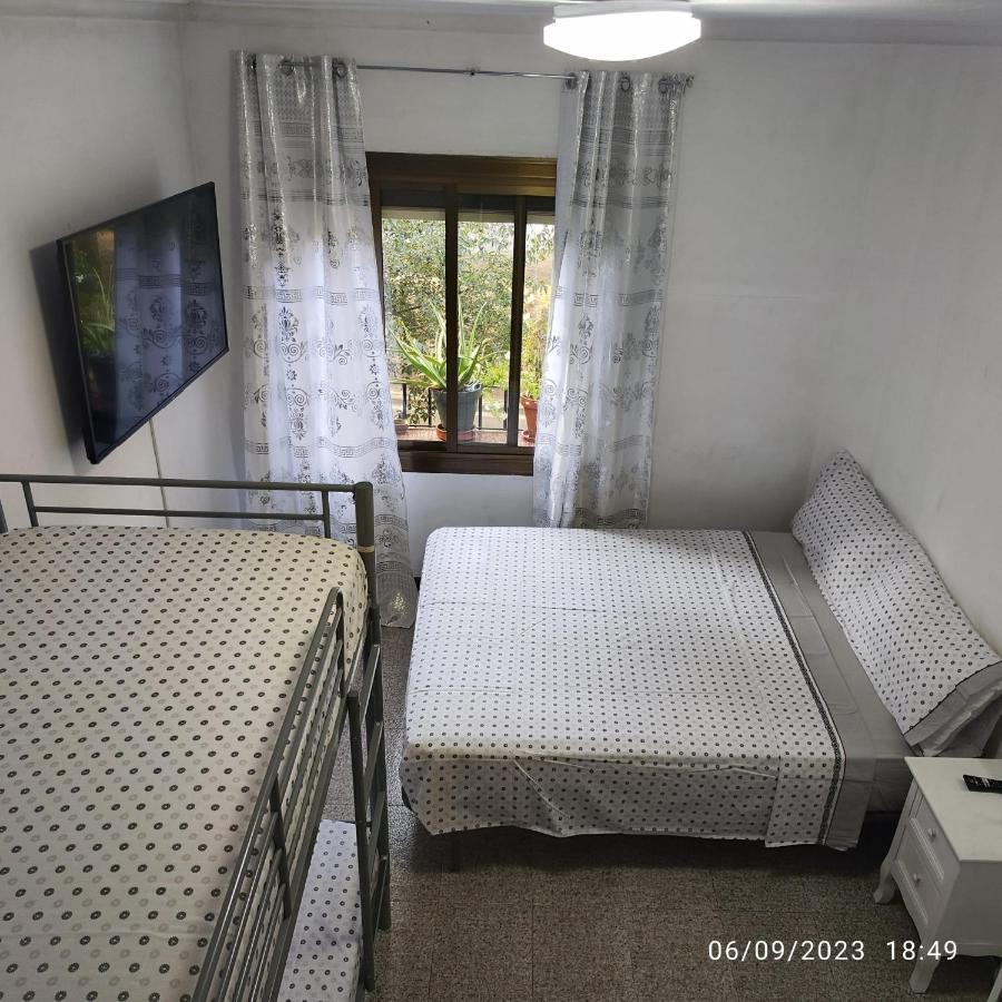 Ferienwohnung Apto Barcelona C R Santa Coloma de Gramanet Exterior foto
